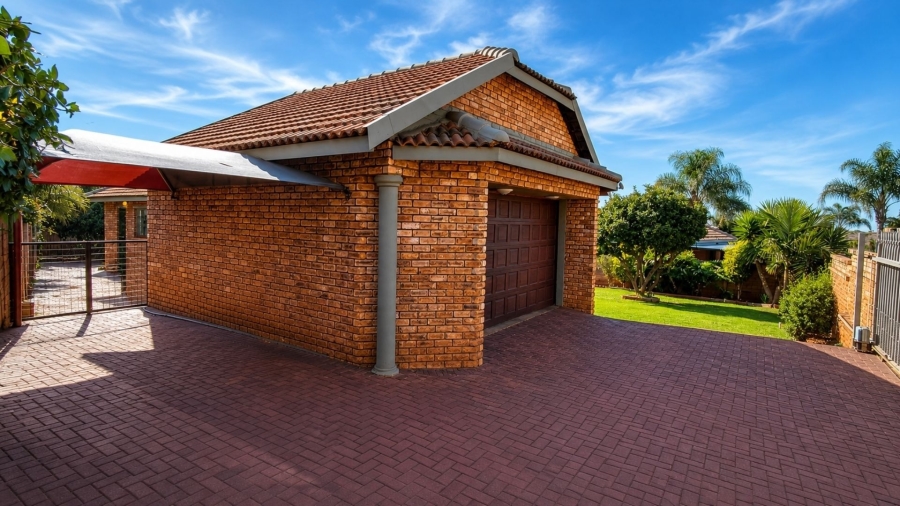 4 Bedroom Property for Sale in Safari Gardens North West